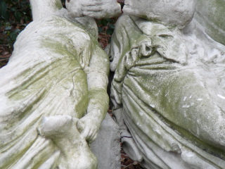 statues